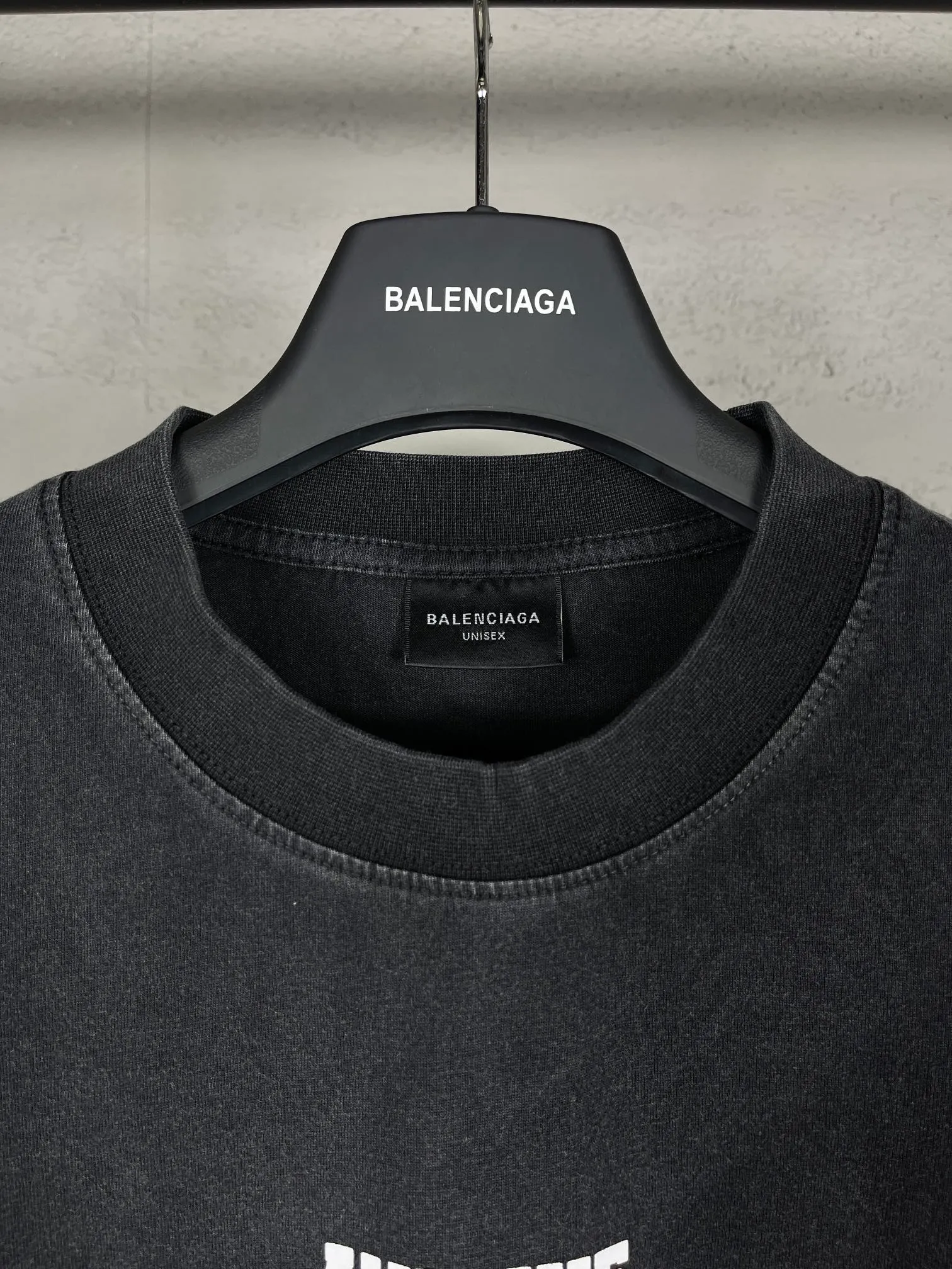 【 . Quality】BALENCI*GA/ .2024New Arrival 。 Montaigne T . . Authentic ， ！ ZP 。 260 ， . ， ，。 。 . ， 。 。 OS . Same Style ：BL 223360 : ， Size：XS. S. M. L